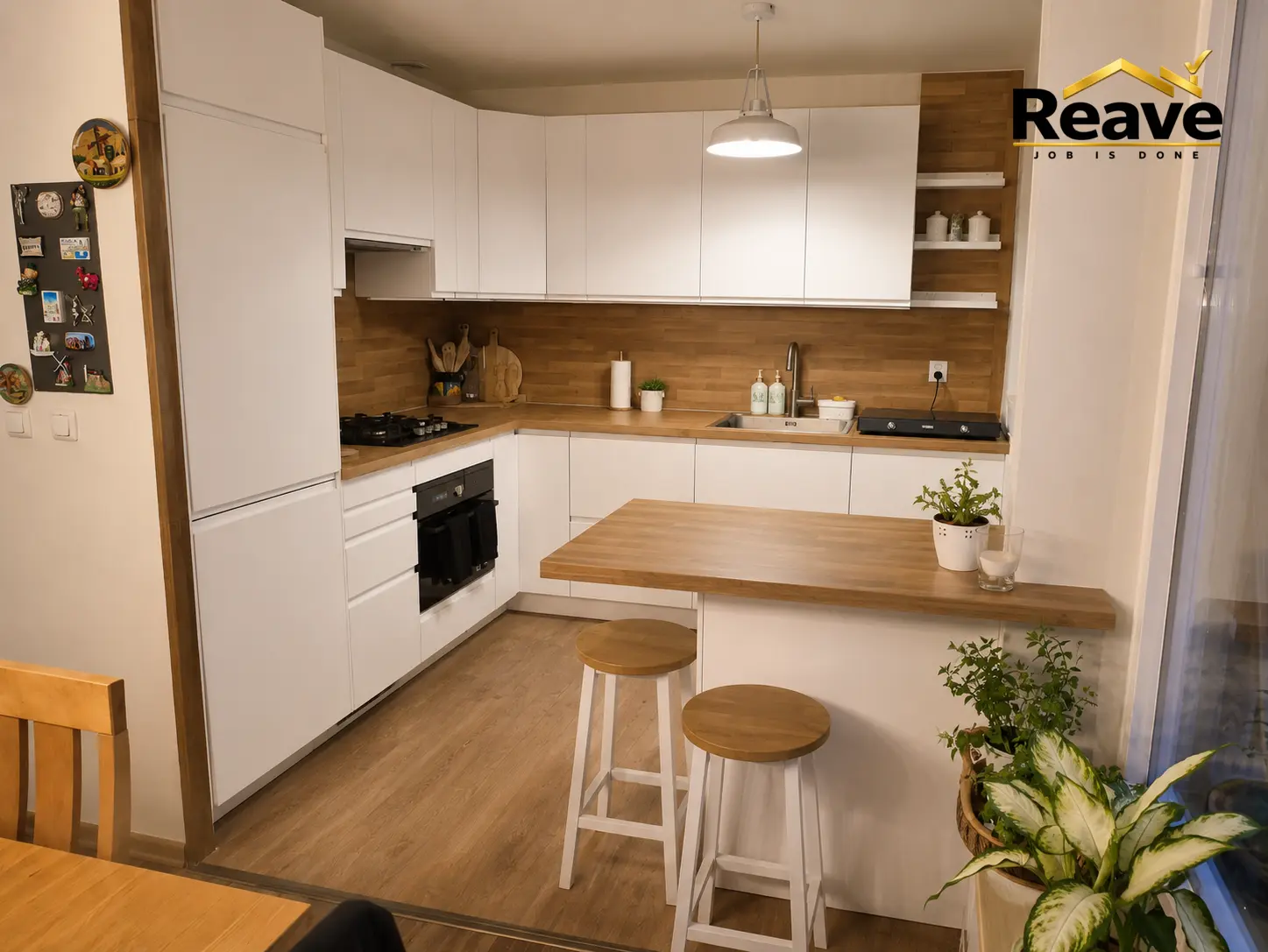 White kitchen with wood-effect splashback and oak breakfast bar